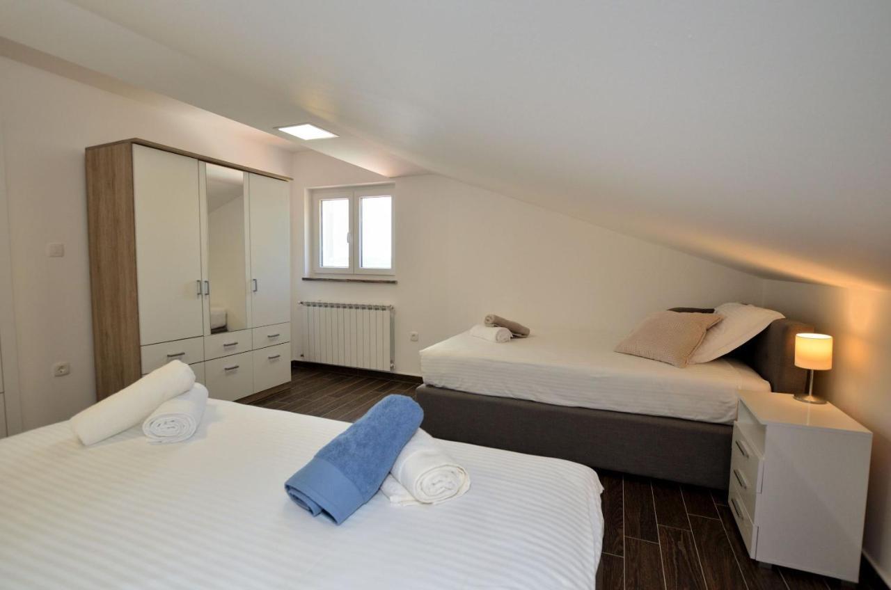 Apartments Villa Sofia Martinšćica Exteriör bild