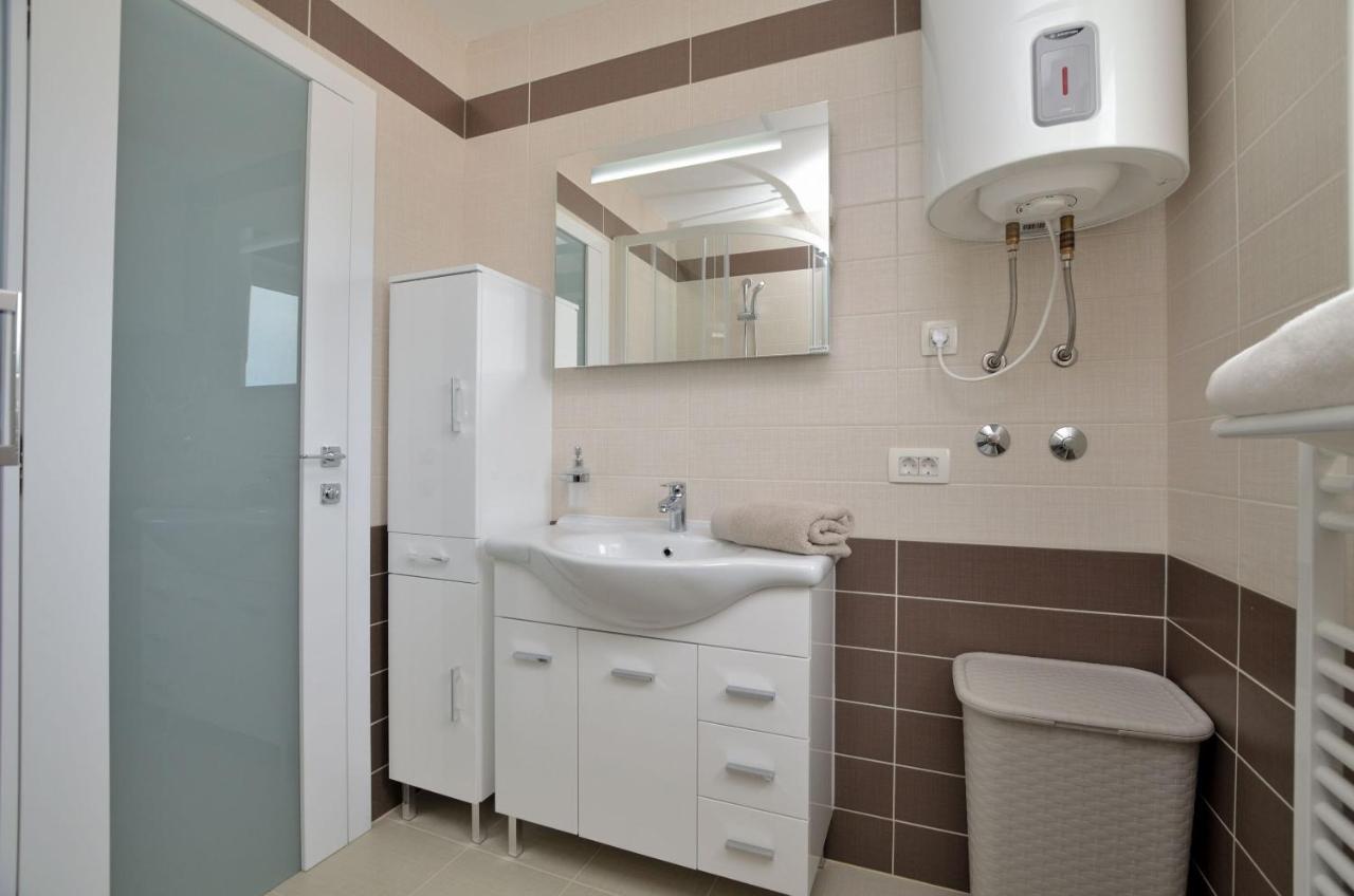 Apartments Villa Sofia Martinšćica Exteriör bild